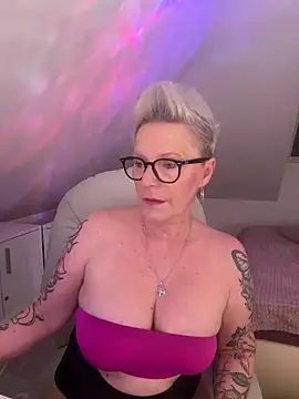 German Milf online show from April 2026 12:30:01 PM