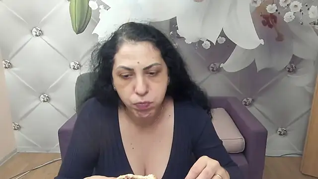 SweetArtemis online show from November 2025 05:56:01 PM