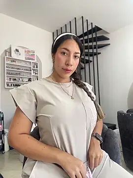 daniela henao online show from April 2026 02:56:01 PM