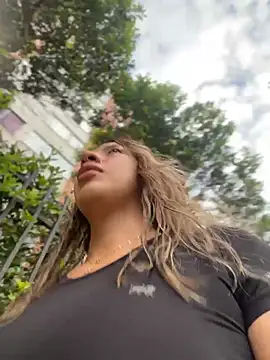 daniela henao online show from May 2026 10:18:01 PM