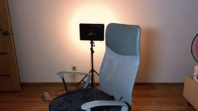 Snapshot of EllsaJean_ chatting on July 2026 09:32:01 PM EllsaJean online show from July 2026 09:32:01 PM