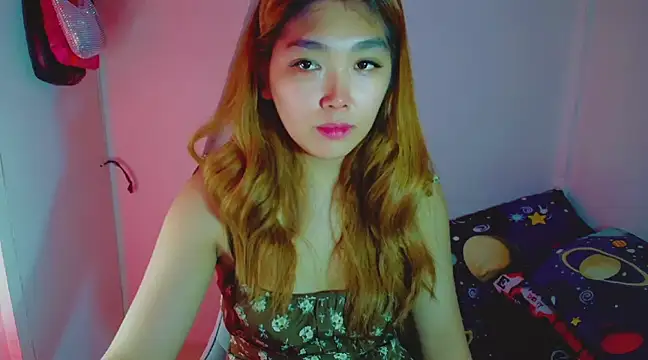 Snapshot of TR4NSCUTI3 chatting on December 2024 08:18:02 PM TR4NSCUTI3 online show from December 2024 08:18:02 PM