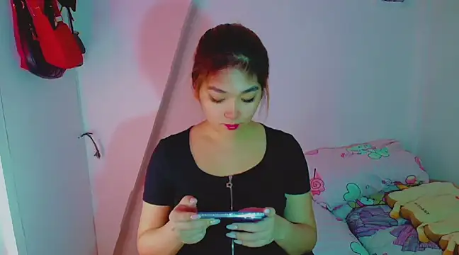 Snapshot of TR4NSCUTI3 chatting on December 2024 05:46:01 PM TR4NSCUTI3 online show from December 2024 05:46:01 PM