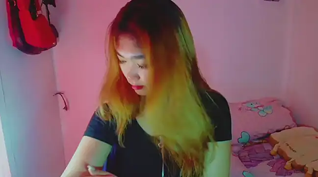 Snapshot of TR4NSCUTI3 chatting on December 2024 08:47:01 PM TR4NSCUTI3 online show from December 2024 08:47:01 PM