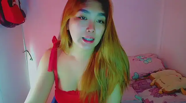 Snapshot of TR4NSCUTI3 chatting on December 2024 11:48:01 PM TR4NSCUTI3 online show from December 2024 11:48:01 PM