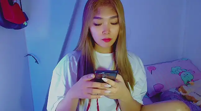 Snapshot of TR4NSCUTI3 chatting on December 2024 08:04:01 PM TR4NSCUTI3 online show from December 2024 08:04:01 PM