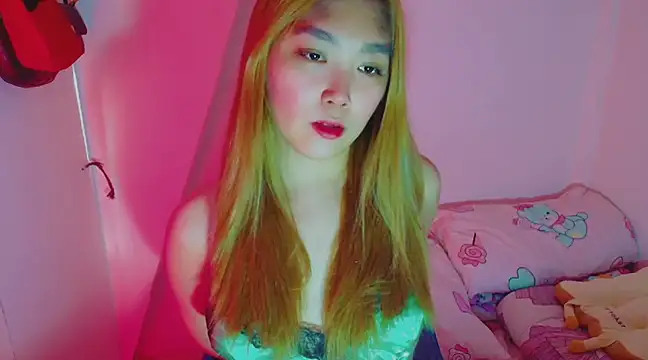 Snapshot of TR4NSCUTI3 chatting on January 2025 11:31:01 PM TR4NSCUTI3 online show from January 2025 11:31:01 PM