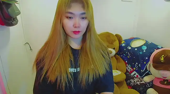 Snapshot of TR4NSCUTI3 chatting on February 2025 09:51:01 PM TR4NSCUTI3 online show from February 2025 09:51:01 PM