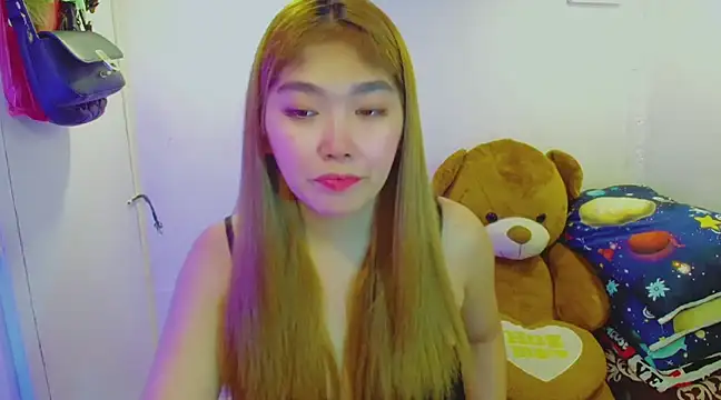 Snapshot of TR4NSCUTI3 chatting on February 2025 06:42:02 PM TR4NSCUTI3 online show from February 2025 06:42:02 PM