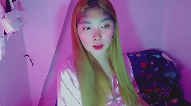 Snapshot of TR4NSCUTI3 chatting on February 2025 09:52:02 PM TR4NSCUTI3 online show from February 2025 09:52:02 PM