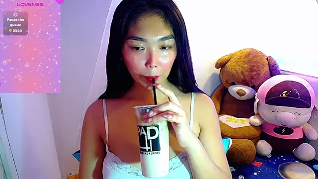 Snapshot of TR4NSCUTI3 chatting on October 2025 05:11:01 PM TR4NSCUTI3 online show from October 2025 05:11:01 PM