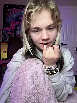 Snapshot of Cutiepiespanks chatting on February 2026 01:10:02 AM Cutiepiespanks online show from February 2026 01:10:02 AM