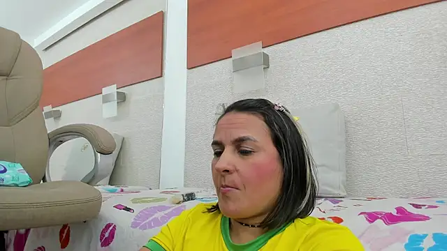 Snapshot of allice_green chatting on December 2025 01:33:02 AM allice green online show from December 2025 01:33:02 AM