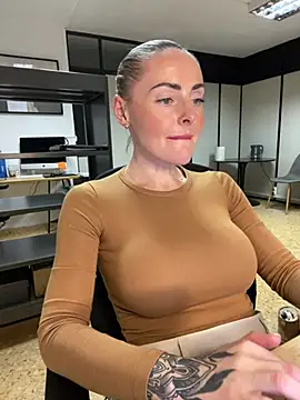 EmaSalis online show from February 2025 04:22:01 PM