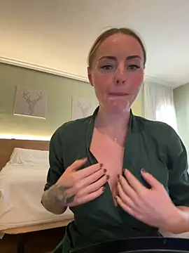 EmaSalis online show from October 2025 09:02:01 AM