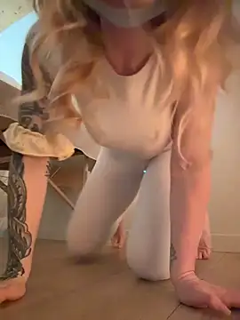 EmaSalis online show from April 2026 10:40:02 AM