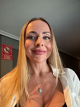 Snapshot of EmaSalis chatting on May 2026 03:53:02 PM EmaSalis online show from May 2026 03:53:02 PM