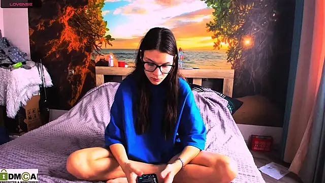 Snapshot of MollyLollipop chatting on January 2025 06:03:01 AM MollyLollipop online show from January 2025 06:03:01 AM