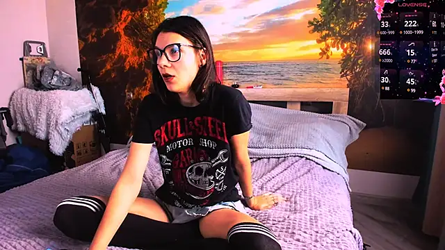 Snapshot of MollyLollipop chatting on February 2025 03:12:01 AM MollyLollipop online show from February 2025 03:12:01 AM