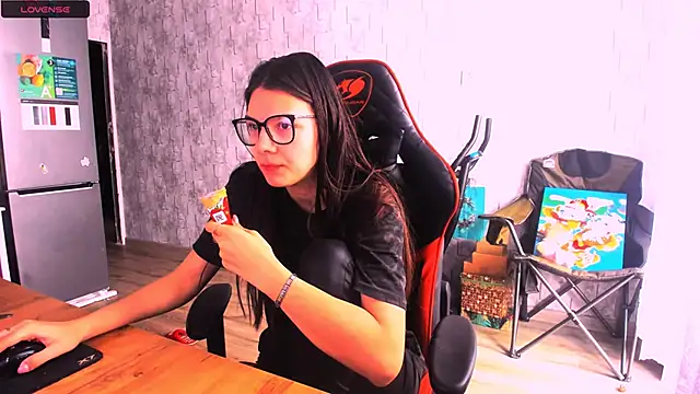 Snapshot of MollyLollipop chatting on March 2025 04:43:02 AM MollyLollipop online show from March 2025 04:43:02 AM