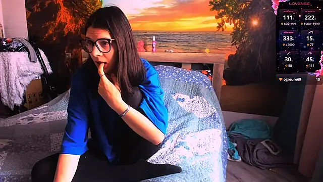 Snapshot of MollyLollipop chatting on March 2025 06:03:02 AM MollyLollipop online show from March 2025 06:03:02 AM