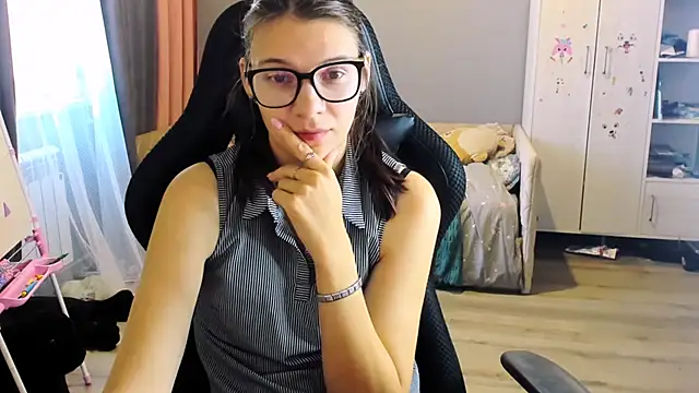 Snapshot of MollyLollipop chatting on September 2025 04:28:01 AM MollyLollipop online show from September 2025 04:28:01 AM