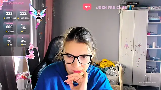 Snapshot of MollyLollipop chatting on October 2025 06:43:01 AM MollyLollipop online show from October 2025 06:43:01 AM