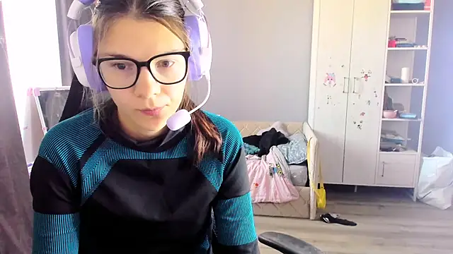 Snapshot of MollyLollipop chatting on October 2025 04:46:01 AM MollyLollipop online show from October 2025 04:46:01 AM