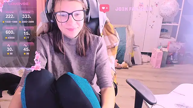 Snapshot of MollyLollipop chatting on November 2025 01:59:02 AM MollyLollipop online show from November 2025 01:59:02 AM