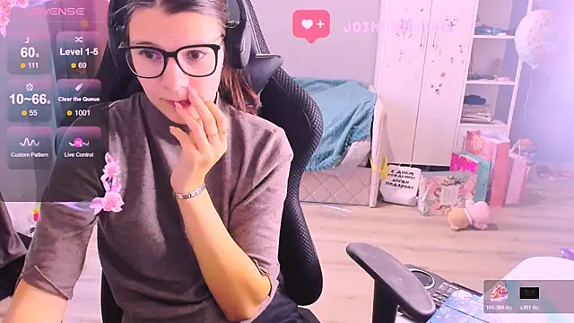 Snapshot of MollyLollipop chatting on November 2025 04:57:02 AM MollyLollipop online show from November 2025 04:57:02 AM