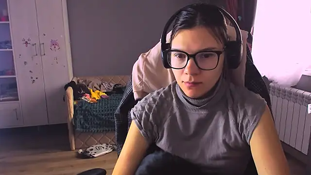 Snapshot of MollyLollipop chatting on December 2025 04:22:01 AM MollyLollipop online show from December 2025 04:22:01 AM