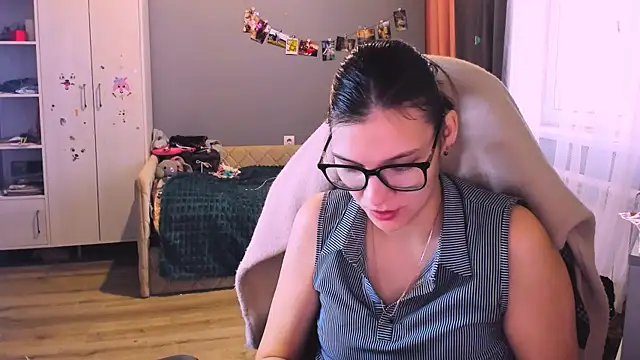 Snapshot of MollyLollipop chatting on December 2025 05:55:02 AM MollyLollipop online show from December 2025 05:55:02 AM