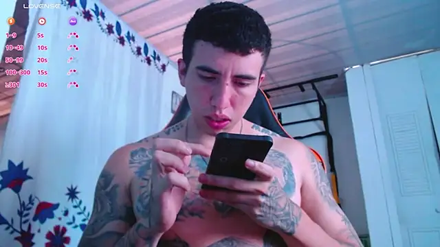 Snapshot of Adam_Hudsond chatting on March 2026 01:04:02 PM Adam Hudsond online show from March 2026 01:04:02 PM