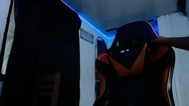 Snapshot of Adam_Hudsond chatting on April 2026 12:43:02 AM Adam Hudsond online show from April 2026 12:43:02 AM