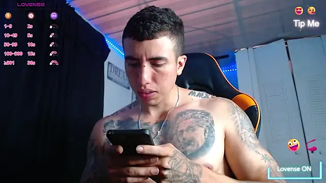 Snapshot of Adam_Hudsond chatting on April 2026 01:47:01 PM Adam Hudsond online show from April 2026 01:47:01 PM