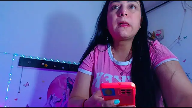 Snapshot of oliviarodriguez2u chatting on May 2026 10:04:02 PM oliviarodriguez2u online show from May 2026 10:04:02 PM