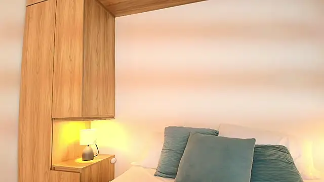 Isabella Harley online show from September 2025 01:04:01 PM