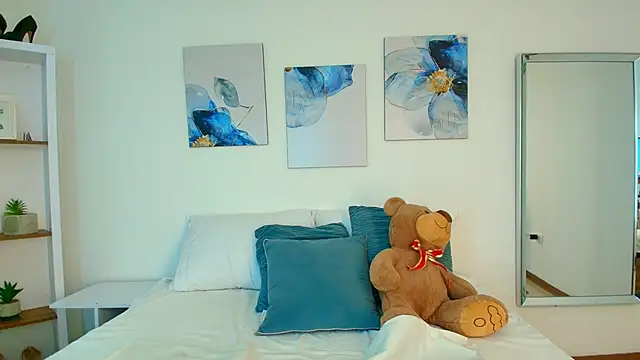 Isabella Harley online show from March 2026 01:28:01 PM