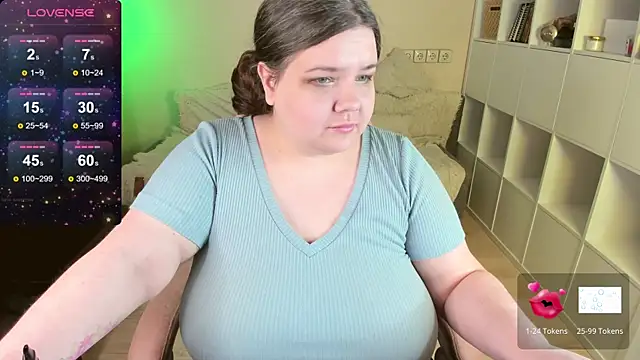 Snapshot of PlumPie chatting on December 2024 05:46:01 PM PlumPie online show from December 2024 05:46:01 PM