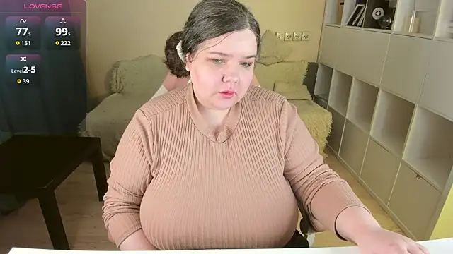 Snapshot of PlumPie chatting on September 2025 05:23:01 PM PlumPie online show from September 2025 05:23:01 PM