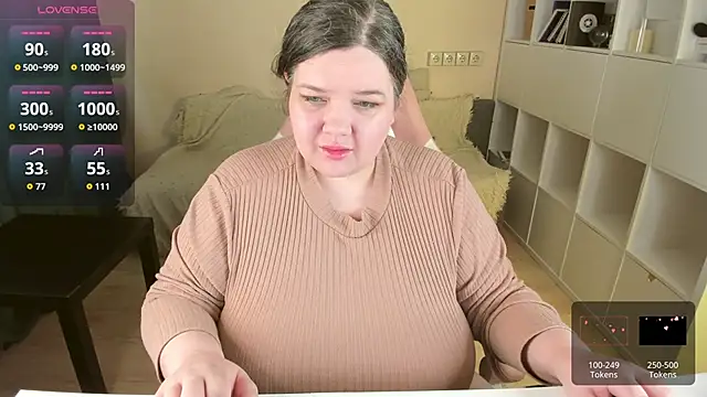 Snapshot of PlumPie chatting on September 2025 10:36:01 AM PlumPie online show from September 2025 10:36:01 AM