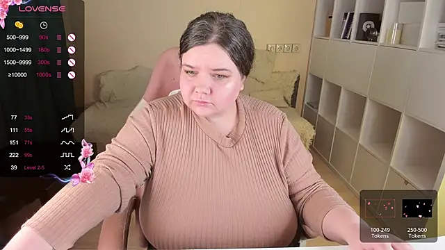 Snapshot of PlumPie chatting on September 2025 07:29:01 PM PlumPie online show from September 2025 07:29:01 PM