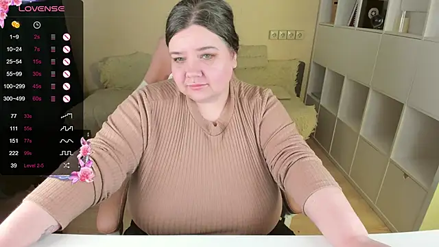 Snapshot of PlumPie chatting on October 2025 01:23:02 PM PlumPie online show from October 2025 01:23:02 PM