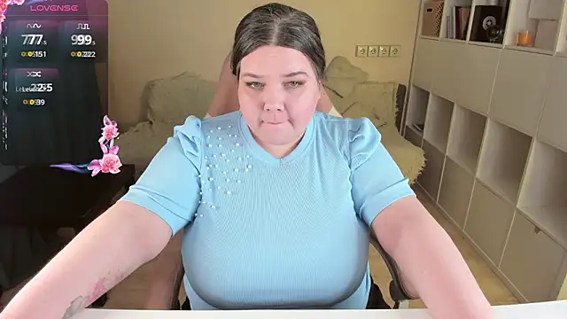 Snapshot of PlumPie chatting on March 2026 11:11:02 PM PlumPie online show from March 2026 11:11:02 PM