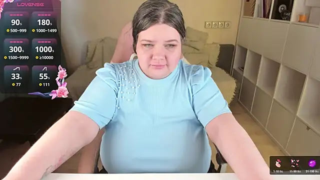 Snapshot of PlumPie chatting on April 2026 03:53:01 PM PlumPie online show from April 2026 03:53:01 PM