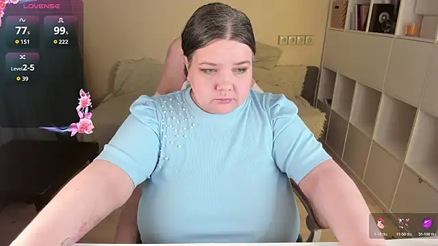 Snapshot of PlumPie chatting on April 2026 07:45:01 PM PlumPie online show from April 2026 07:45:01 PM