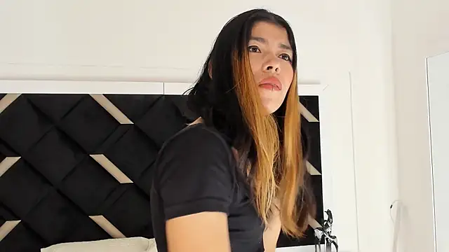Girl Cherry online show from September 2025 11:32:02 AM
