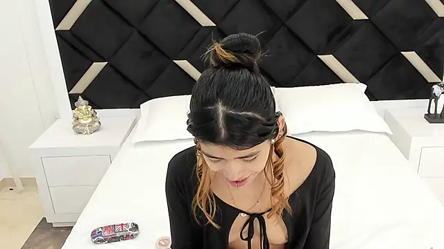 Girl Cherry online show from September 2025 11:34:02 AM