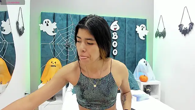 Girl Cherry online show from October 2025 11:31:01 AM