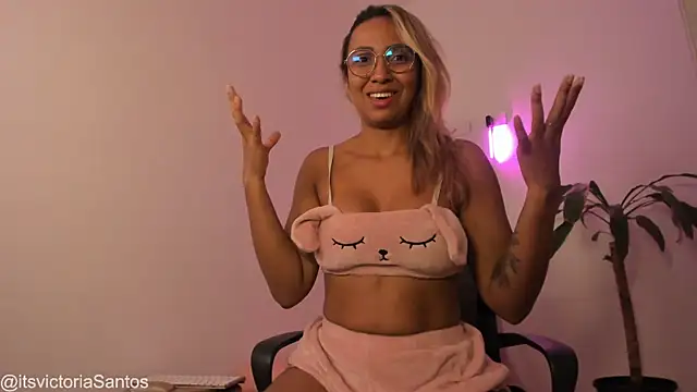 Snapshot of Victoriasant chatting on March 2026 08:26:33 AM Victoriasant online show from March 2026 08:26:33 AM